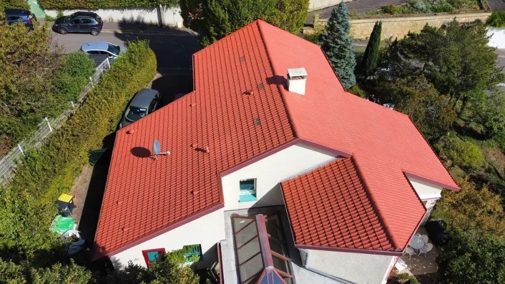 Toiture après démoussage et traitement Duratoit, vue du ciel